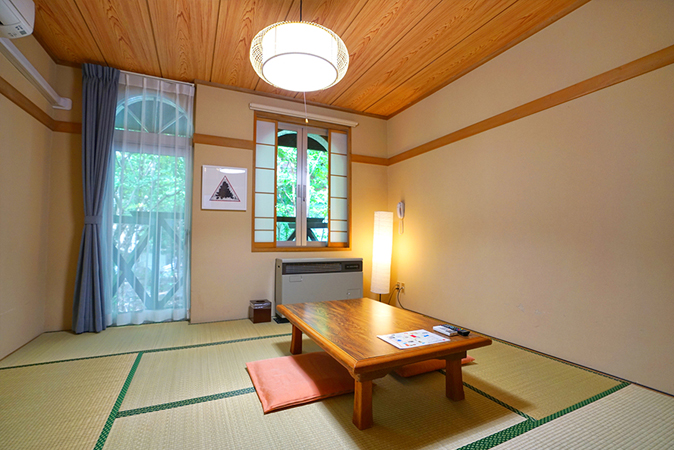 Japanese-style guestroom (8 tatami mats) / 3 rooms